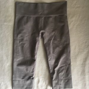 Light gray Lululemon capris